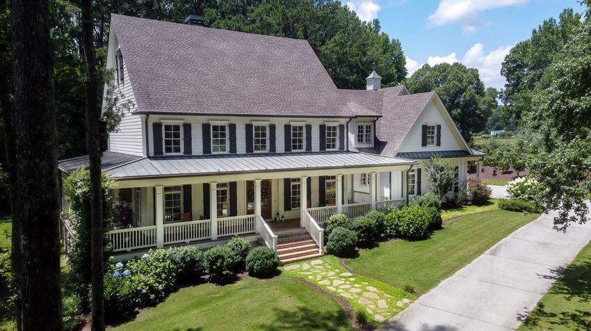 Country music star Jo Dee Messina lists $3 million Atlanta mansion