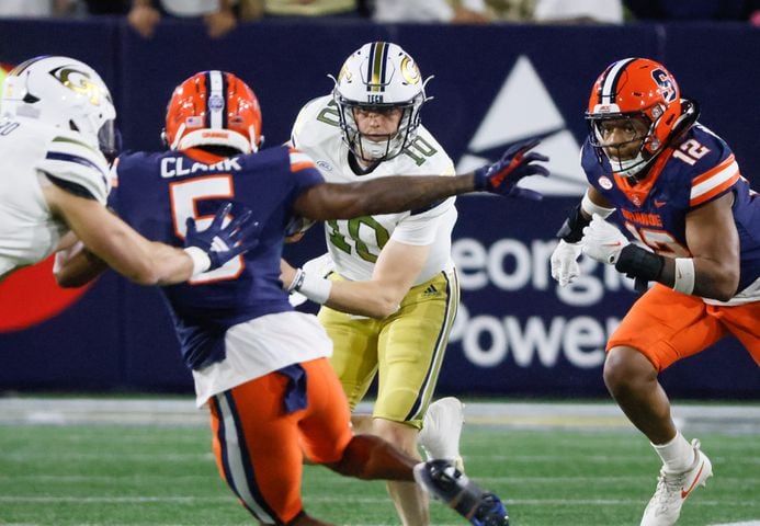 Georgia Tech Yellow Jackets quarterback Haynes King (10) runs for 8 yards on a keeper during the first half of an NCAA college football game between Georgia Tech and Syracuse in Atlanta on Saturday, Nov. 18, 2023.   (Bob Andres for the Atlanta Journal Constitution)