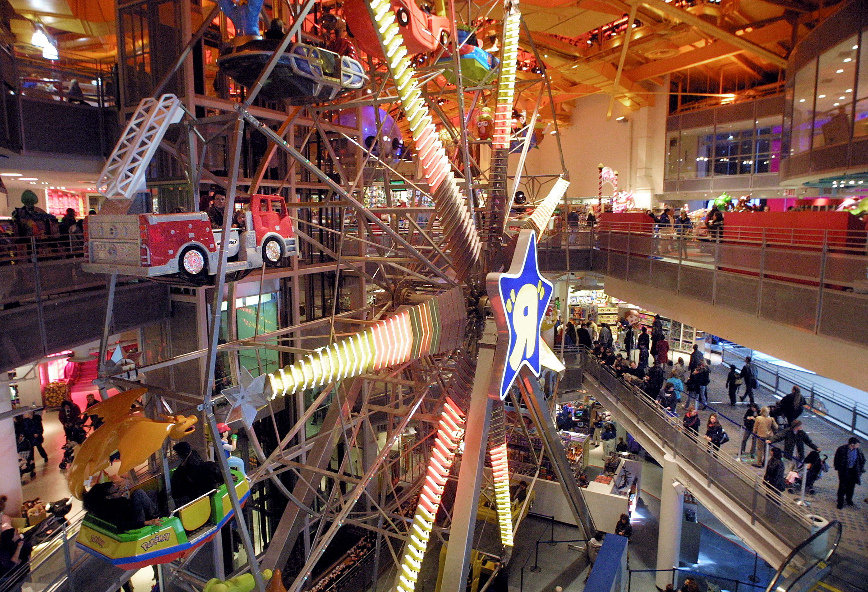 Photos Toys R Us to shutter their amazing gigantic Times
