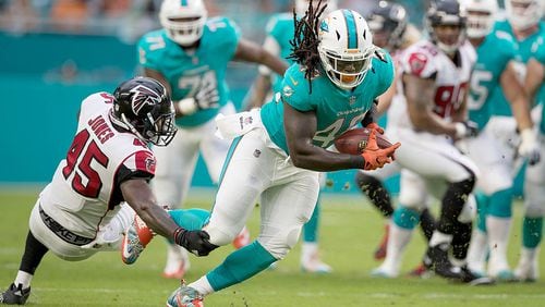Miami Dolphins tight end MarQueis Gray (48) makes a catch in the first quarter after getting past Atlanta Falcons middle linebacker Deion Jones (45) during a pre-season game at Hard Rock Stadium in Miami Gardens, Florida on August 10, 2017. (Allen Eyestone / The Palm Beach Post)