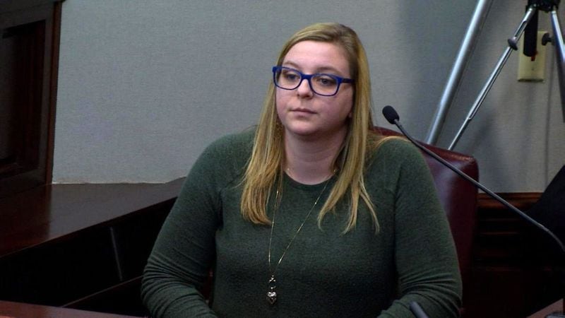 Elizabeth Smith, who said she chatted with Justin Ross Harris daily on the app Kik, testifies at Harris' murder trial at the Glynn County Courthouse in Brunswick, Ga., on Thursday, Oct. 20, 2016. (screen capture via WSB-TV)
