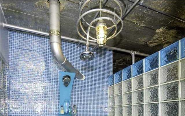A tiled bath harks back to Art Deco days of the 1927 original construction.