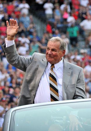 Braves honor former manager Bobby Cox