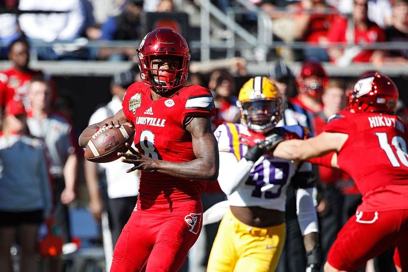 ORLANDO, FL - DECEMBER 31: Lamar Jackson #8 of the Louisville Cardinals looks to pass against the LSU Tigers in the first quarter of the Buffalo Wild Wings Citrus Bowl at Camping World Stadium on December 31, 2016 in Orlando, Florida. (Photo by Joe Robbins/Getty Images)
