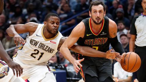 New Orleans Pelicans forward Darius Miller (21) reaches for the ball against Atlanta Hawks guard Marco Belinelli during the second half of an NBA basketball game in New Orleans, Monday, Nov. 13, 2017. The Pelicans won 106-105. (AP Photo/Tyler Kaufman)
