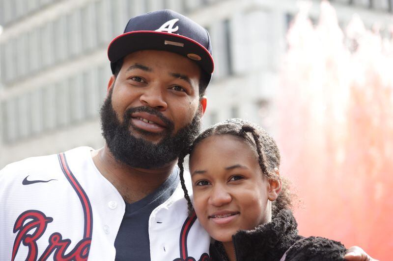 Braves fans Armondre Malcolm, left, and his daughter, Kailee Malcolm, attended the Braves' World Series celebration parade in Atlanta on Nov. 5, 2021. (Photo by Anfernee Patterson/AJC)