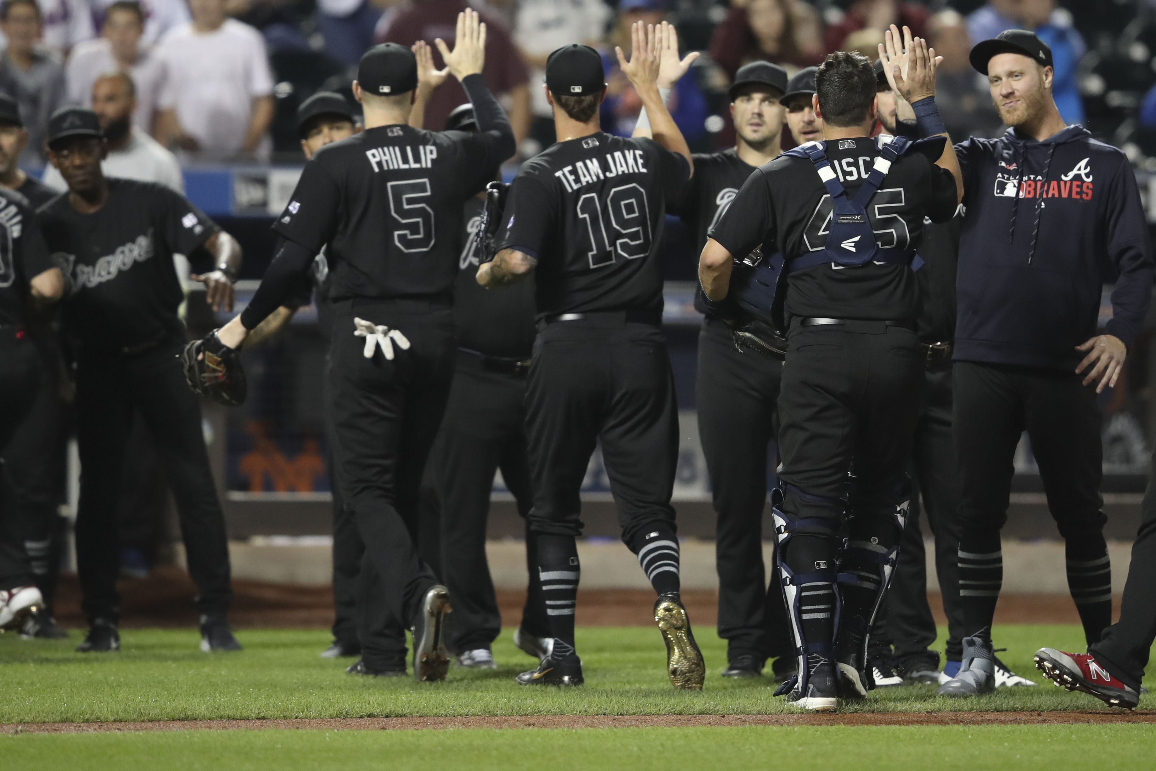 Yankees to wear black uniforms during Players Weekend