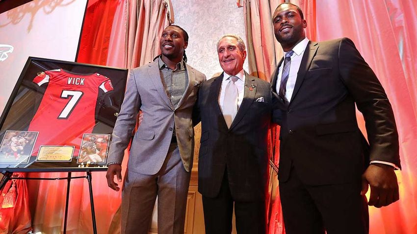 Photos: Falcons honor retirements of Michael Vick, Roddy White