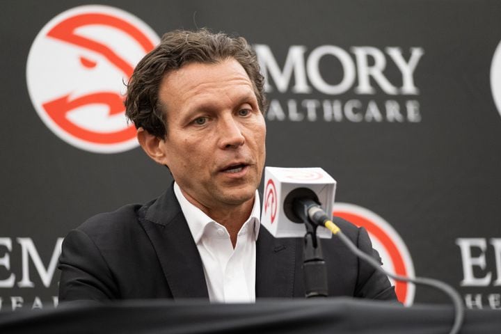 230227-Brookhaven-New Hawks Head Coach Quin Snyder, left, and General Manager Landry Fields hold a press conference Monday afternoon, Feb. 27, 2023. Ben Gray for the Atlanta Journal-Constitution
