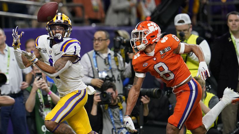 LSU's Ja’Marr Chase grabs a TD pass while Clemson's A.J. Terrell defends. (AP Photo/David J. Phillip)