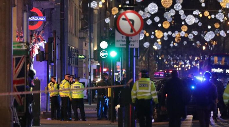 Police set up a cordon outside Oxford Circus underground station as they respond to an incident in central London on November 24, 2017.
British police said they were responding to an "incident" at Oxford Circus in central London on Friday and have evacuated the Underground station, in an area thronged with people on a busy shopping day.        (DANIEL LEAL-OLIVAS/AFP/Getty Images)