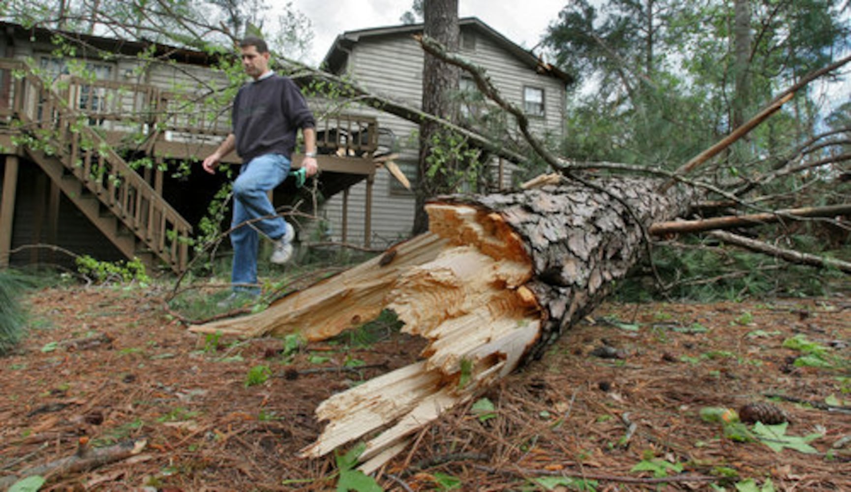 Storm sweeps through Woodstock