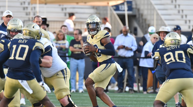 March 17, 2022 Atlanta - Georgia Tech's quarterback Jeff Sims (10) prepares to get off a pass during the 2022 Spring Game at Georgia Tech's Bobby Dodd Stadium in Atlanta on Thursday, March 17, 2022. (Hyosub Shin / Hyosub.Shin@ajc.com)