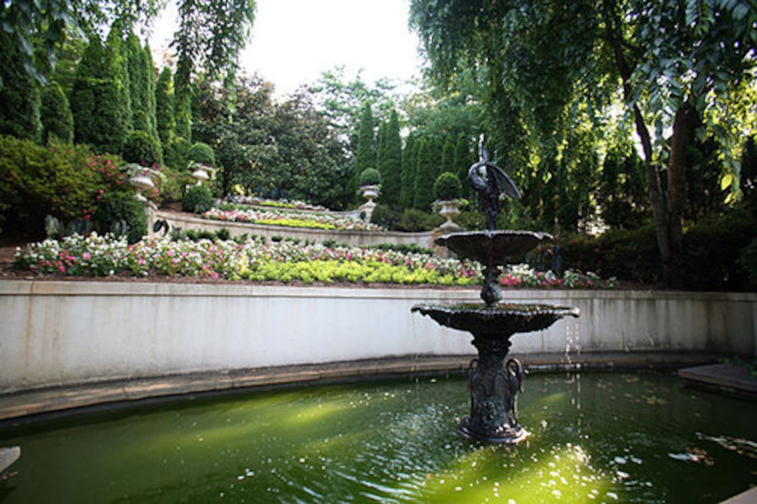 Architect ties European estate to setting near Athens
