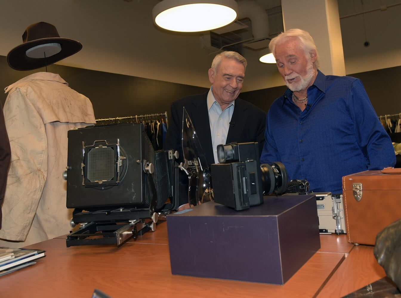 Kenny Rogers talks with Dan Rather