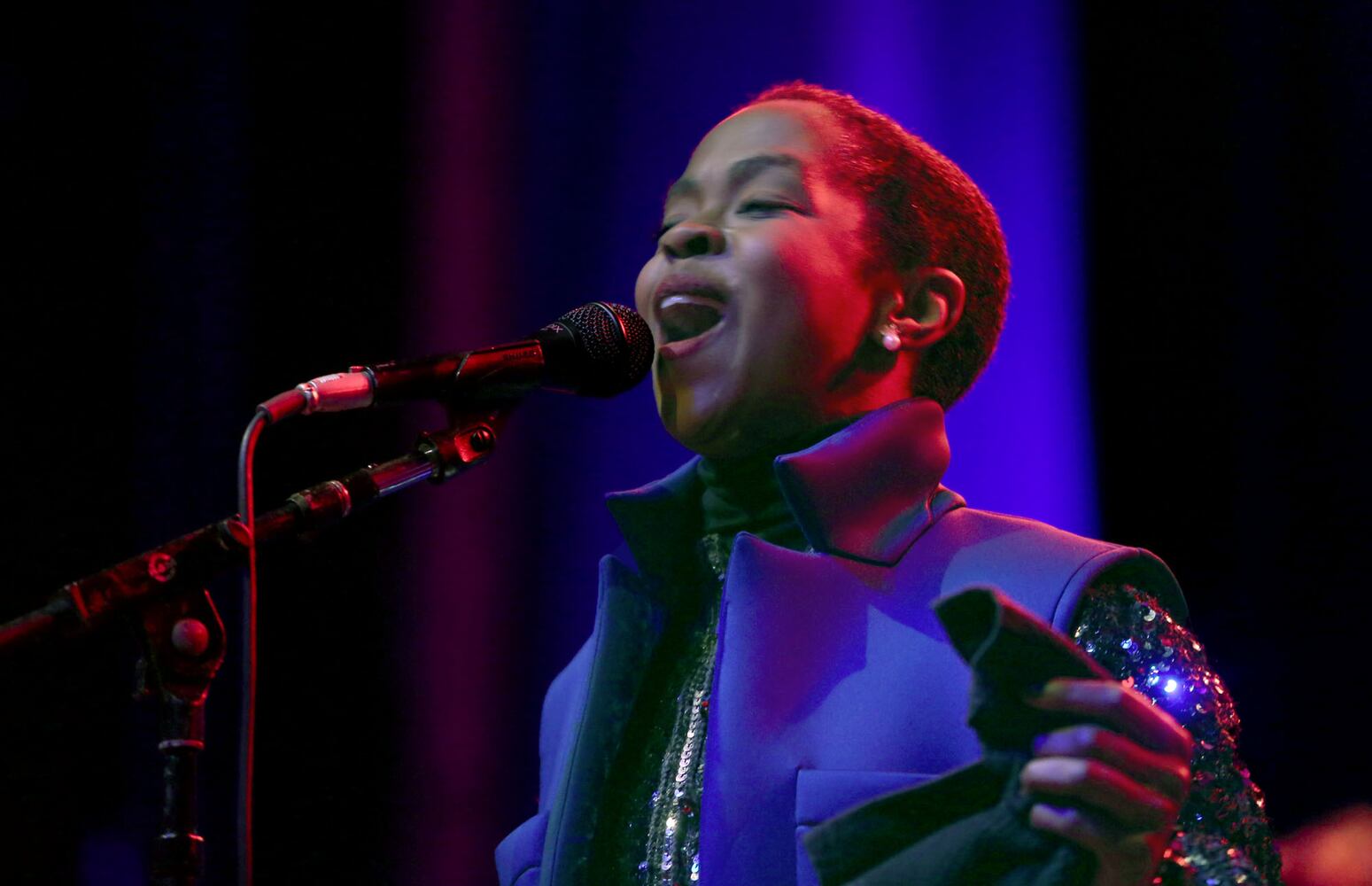 Singer performs to sold-out crowd in Atlanta