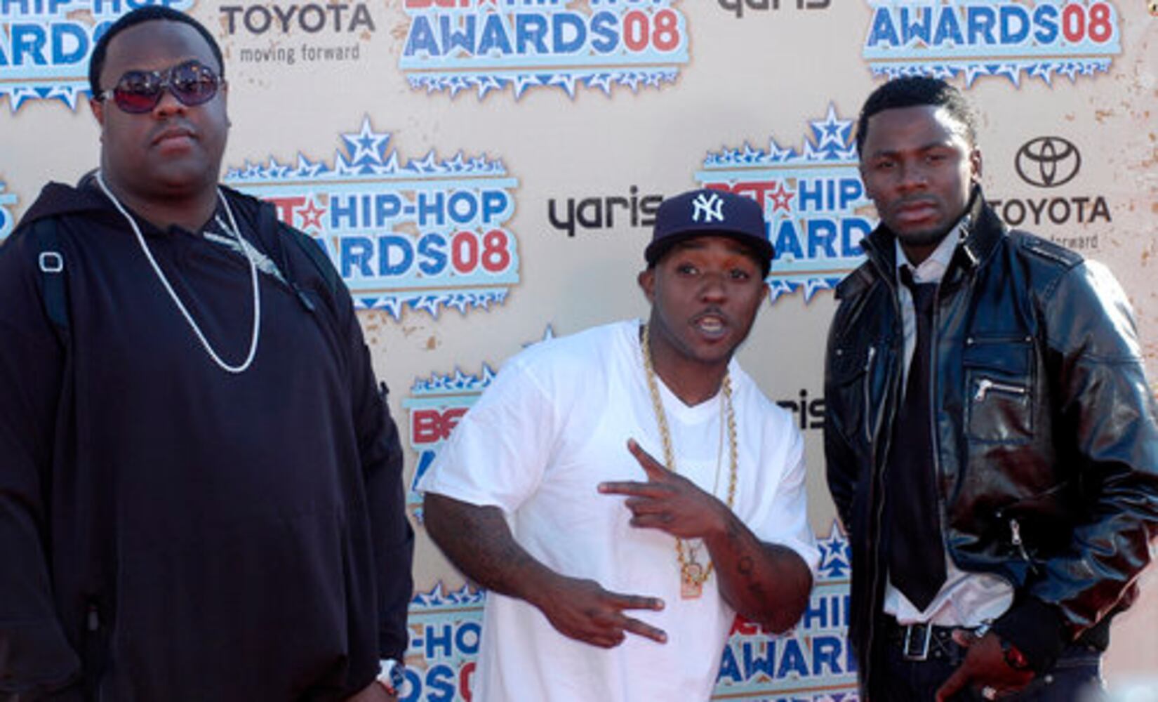 Stars shine on BET Awards red carpet