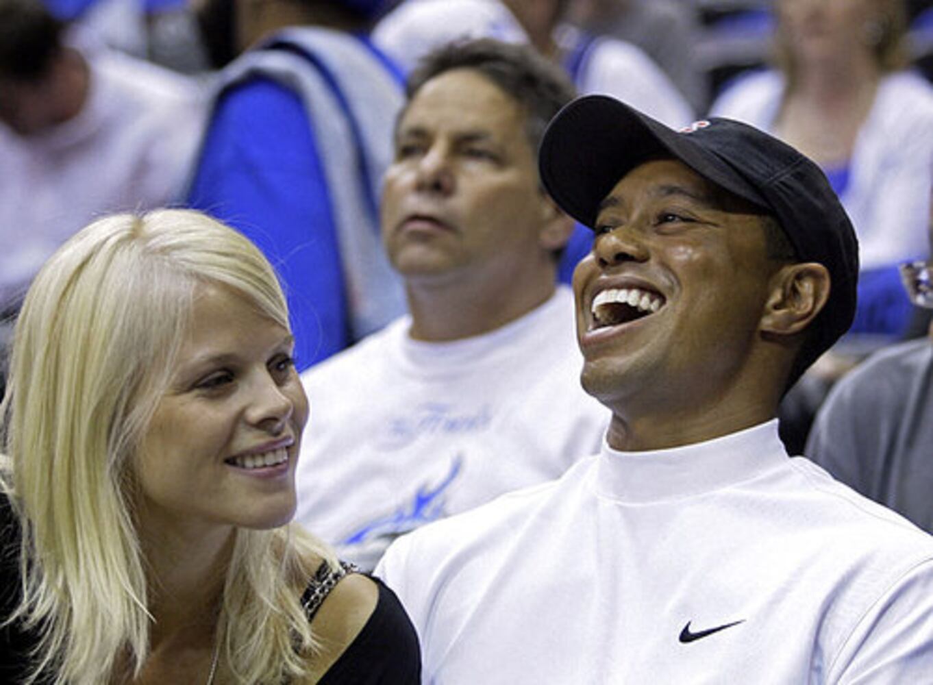 Rihanna vs. Chris Brown at Lakers vs. Magic