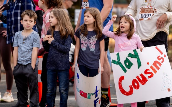 Young spectators cheer on the runners during the 2024 Gobble Jog in downtown Marietta on Thursday, Nov. 28, 2024. (Ben Hendren for the AJC)