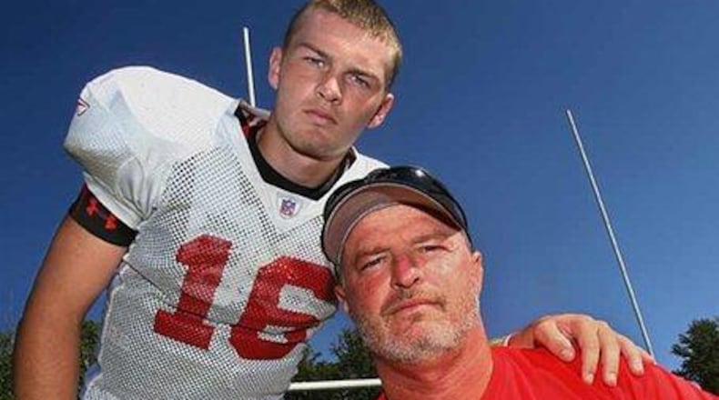 Lee Shaw (right) poses with his son Connor Shaw (16) in 2008. (Kimberly Smith/AJC)