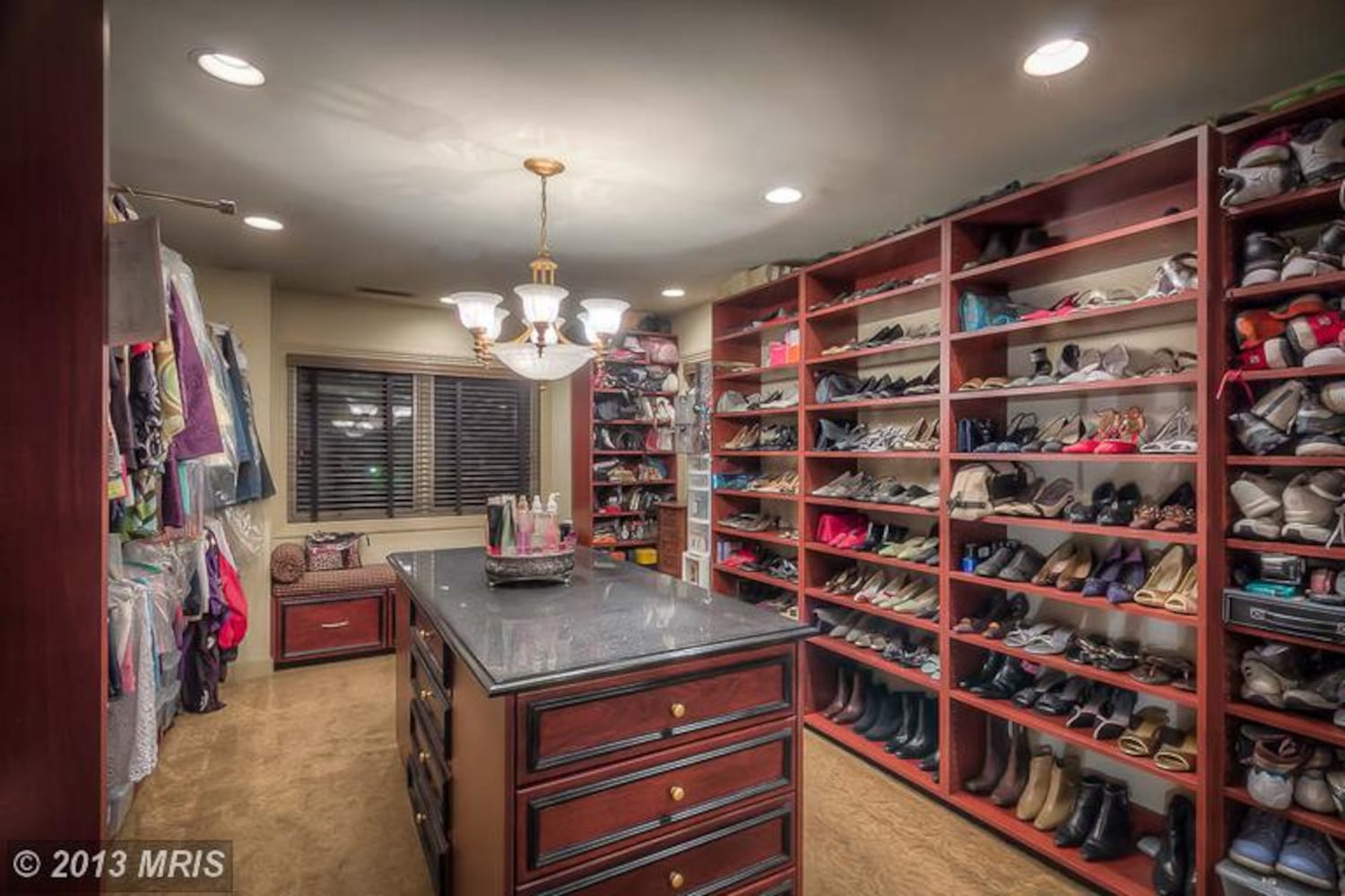 Retired NFL linebacker's home has sauna, large pool