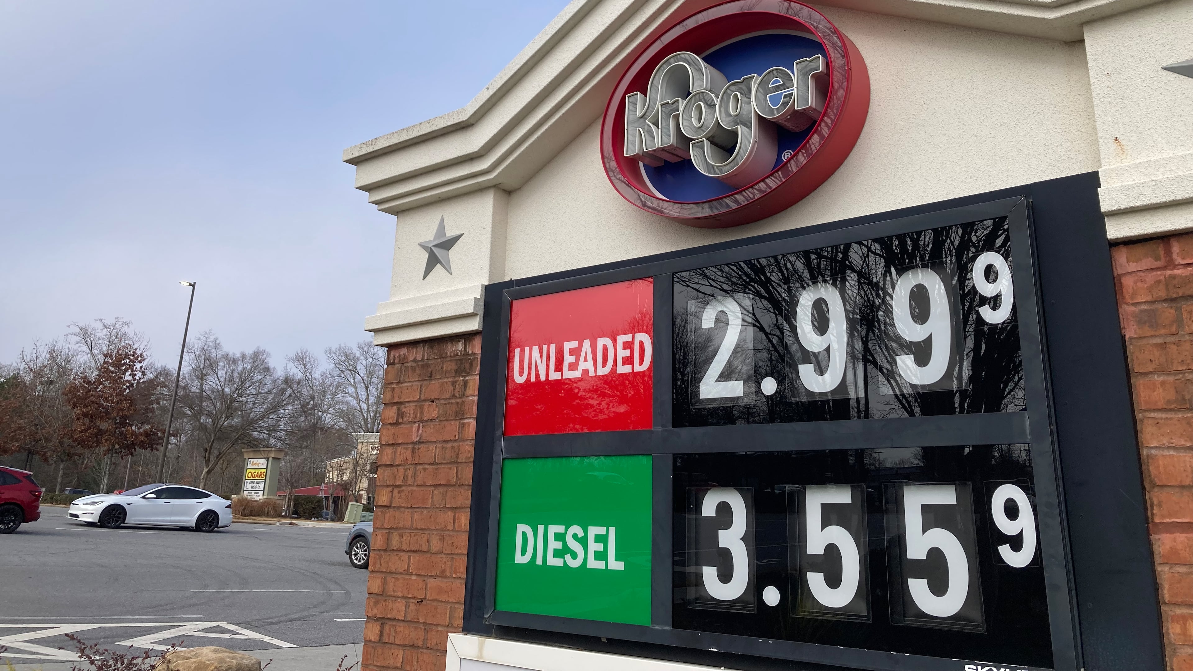 A gas station is shown at a Kroger in Alpharetta. Kroger is closing four locations in metro Atlanta, including one at 11877 Douglas Road in Alpharetta. (Michael E. Kanell/AJC)