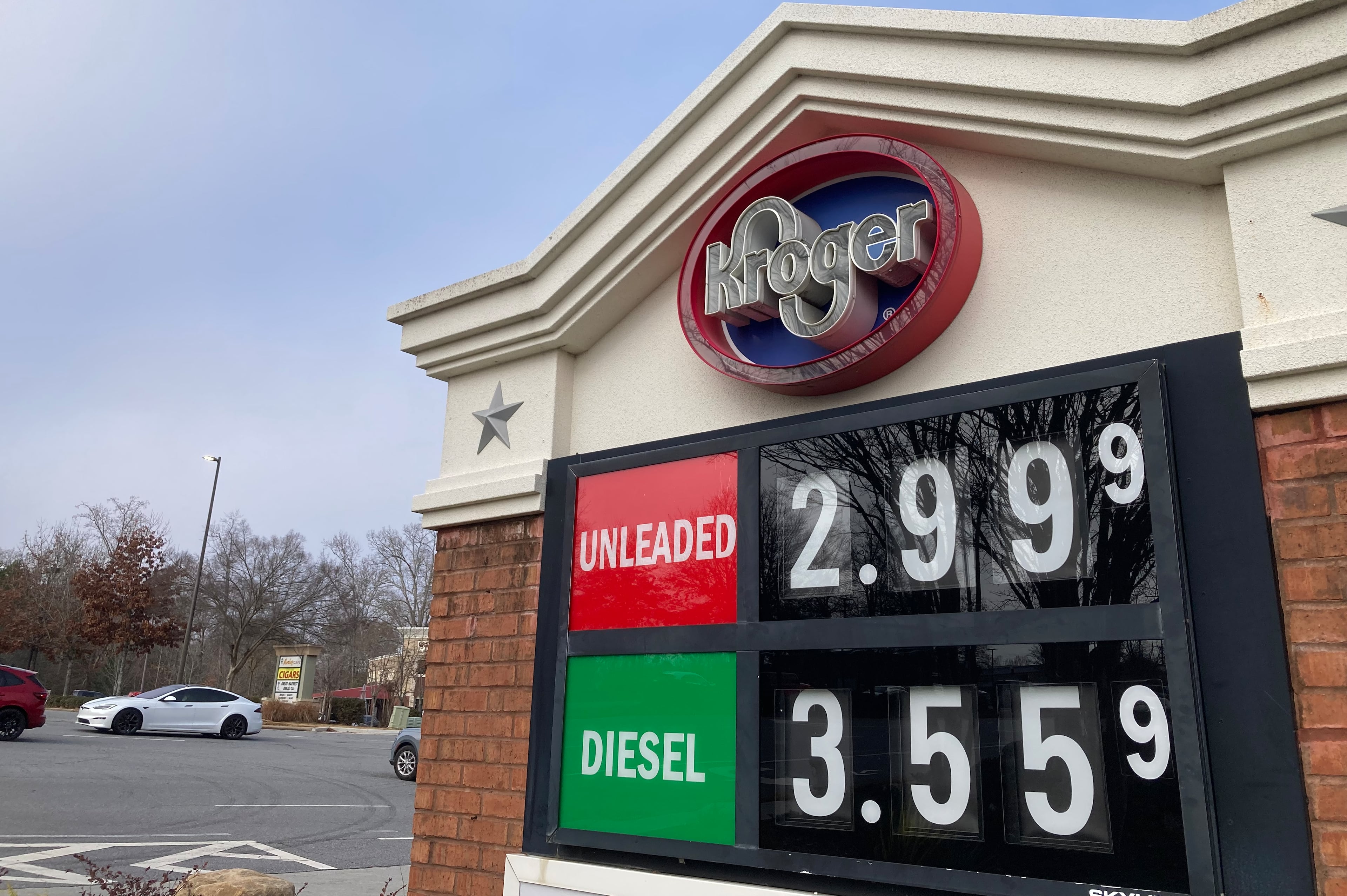 Lowest holiday gas prices since the pandemic