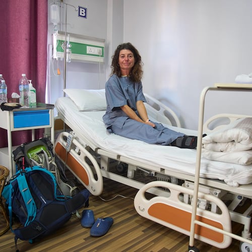 Isabelle Solange, a survivor of an avalanche on Mount Yalung Ri, takes rest after being rescued and airlifted to a hospital in Kathmandu, Nepal, Tuesday, Nov. 4, 2025. (AP Photo/Niranjan Shrestha)