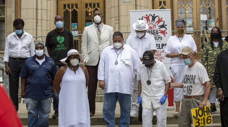 A crowd stands reverently with their heads bowed as prayers and kind words are offered to the family of Secoriea Turner during a prayer vigil put together by Elisabeth Williams-Omilami and Afemo Omilami of Hosea Helps at Atlanta’s City Hall on Wednesday, July 8, 2020. (ALYSSA POINTER / ALYSSA.POINTER@AJC.COM)