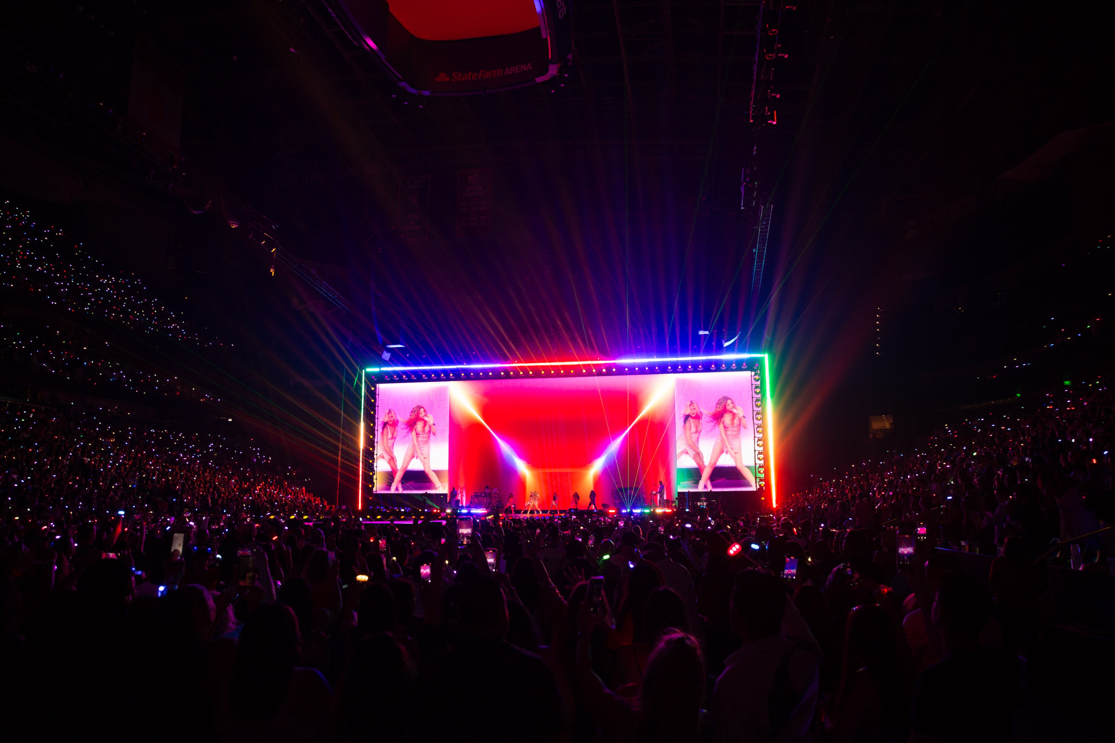 Global pop star Shakira brought her 2025 North American tour to Atlanta's State Farm Arena on Monday. (Ryan Fleisher for the AJC)