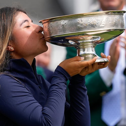 Maria José Marin, of Colombia, kisses the trophy after winning the Augusta National Women's Amateur golf tournament, Saturday, April 4, 2026, in Augusta, Ga. (AP Photo/David J. Phillip)