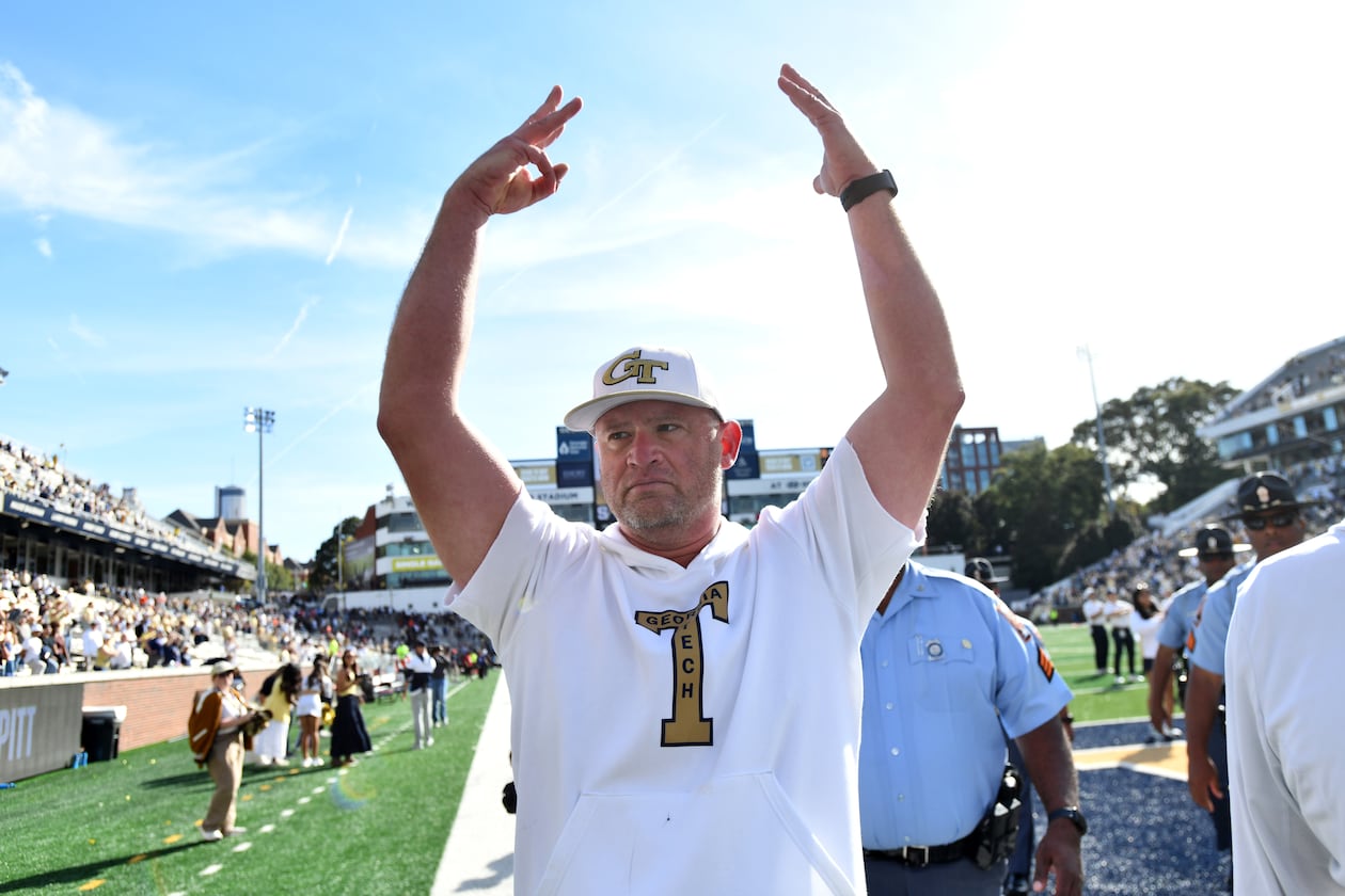 Georgia Tech coach Brent Key celebrates the team’s eighth consecutive win. The Yellow Jackets defeated Syracuse at Bobby Dodd Stadium on Saturday, Oct. 25, 2025, in Atlanta. Georgia Tech currently has the No. 25 recruiting class for 2027, per 247Sports. (Hyosub Shin/AJC)