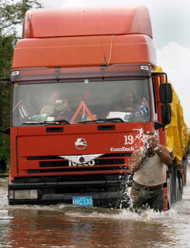 Hurricane Ike hits Cuba, Florida Keys
