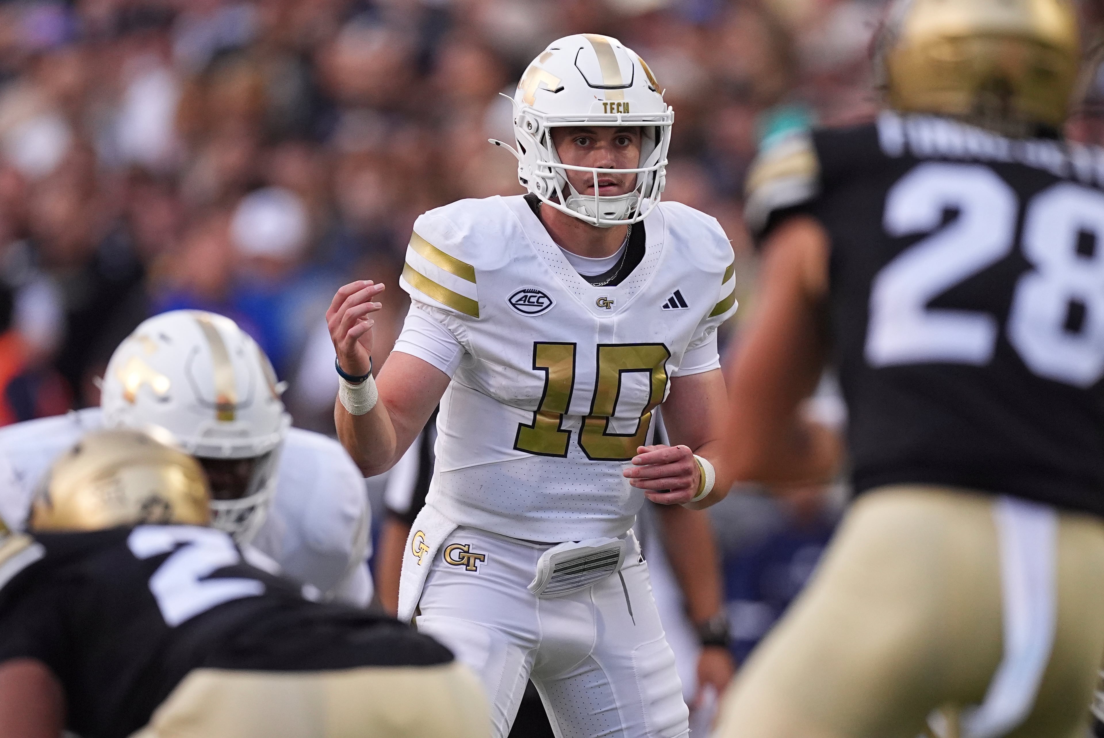 Georgia Tech quarterback Haynes King, center, calls a play at the line of scrimmage in the first half of an NCAA college football game against Colorado, Friday, Aug. 29, 2025, in Boulder, Colo. (AP Photo/David Zalubowski)
