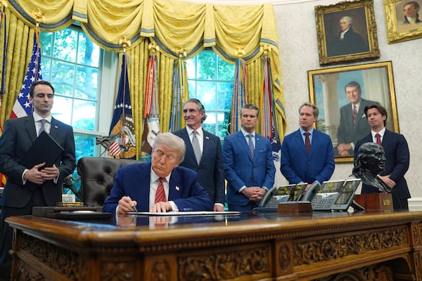 President Donald Trump signs an executive order regarding reinvigorating the nuclear industrial base, in the Oval Office of the White House, Friday, May 23, 2025, in Washington. (AP Photo/Evan Vucci)
