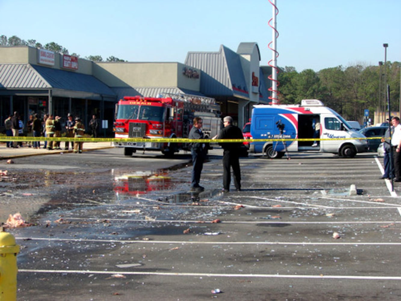 Blast rips Stone Mountain shopping center
