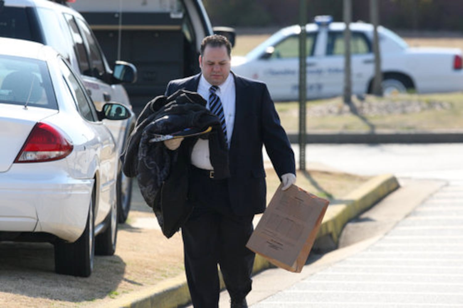 Police surround Woodstock High, remove gun