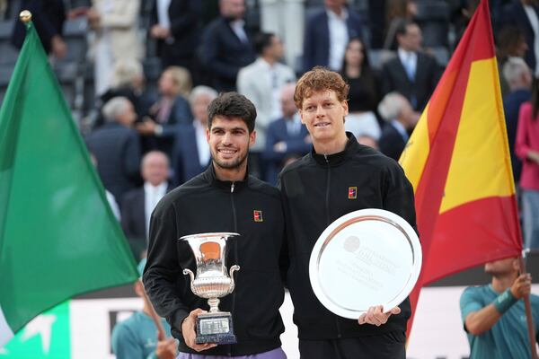 Carlos Alcaraz of Spain, left, and Jannik Sinner of Italy pose for the photographers after their final tennis match in the Italian Open at the Foro Italico in Rome, Sunday, May 18, 2025. (AP Photo/Alessandra Tarantino)