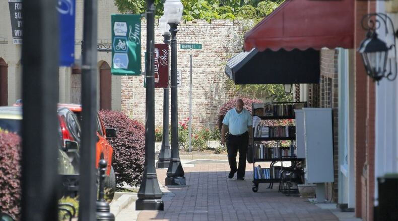 Businesses along East Main Street in Hampton. Officials want to establish an incubator to bring more business to Henry County. BOB ANDRES/BANDRES@AJC.COM