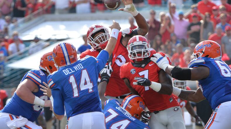 October 29, 2016 Jacksonville, Fla. - Florida quarterback Luke Del Rio (14) gets off a pass in the first half at EverBank Field in Jacksonville, Florida on Saturday, October 29, 2016. HYOSUB SHIN / HSHIN@AJC.COM