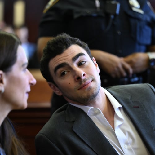 Luigi Mangione appears in Manhattan Criminal Court for an evidence hearing, Thursday, Dec. 4, 2025, in New York. (Curtis Means /Pool Photo via AP)