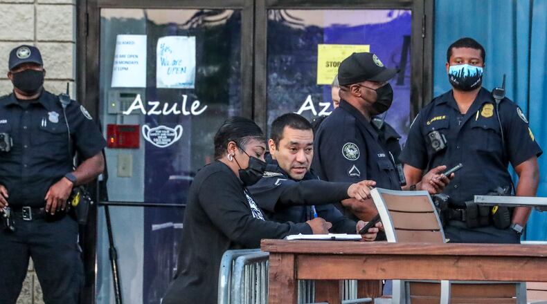 May 17, 2021 Atlanta: Atlanta police investigate the shooting scene at the Azule Restaurant and Lounge located at 2625 Piedmont Road NE in the Lindbergh area of Buckhead where a 43-year-old man was found dead in a bathroom. His name was not released. The shooting happened at 4;20 a.m. Investigators with Atlanta police and the Fulton County District Attorney’s Office collected evidence and spoke with witnesses at the Piedmont Road nightclub for much of the morning. “Currently, we have two persons of interest,” police Lt. Daniel Genson told The Atlanta Journal-Constitution from the scene. “We’re not ready to put that information out as far as more details on that, but we do have strong leads right now that we are following up on.” Before the sun came up Monday morning, four people were killed in shootings across the city of Atlanta. The killings cap off another particularly violent weekend in the city, which saw multiple shootings that left two more dead and more than seven wounded. They bring Atlanta’s total number of homicides to 52, an increase of more than 50% from this time last year. According to Atlanta police, Monday’s shootings occurred within a span of four hours and sent homicide detectives to crime scenes in Buckhead, Vine City and southwest Atlanta’s Sylvan Hills neighborhood. (John Spink / John.Spink@ajc.com)