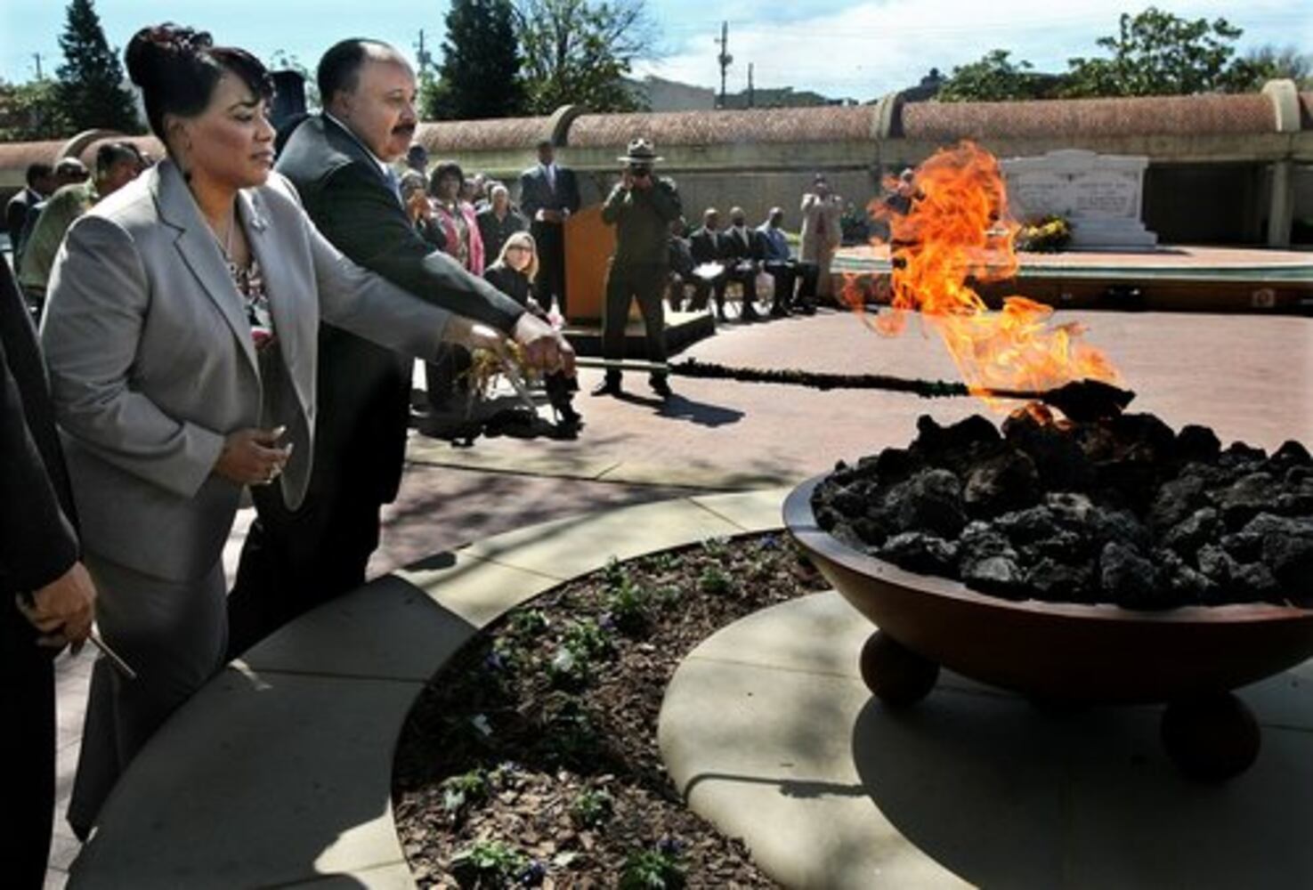 King eternal flame burns