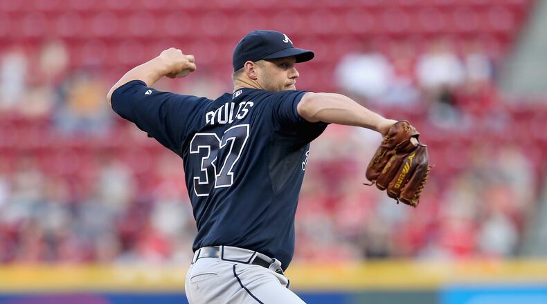 Eric Stults #37 of the Atlanta Braves throws a pitch during the game against the Cincinnati Reds at Great American Ball Park on May 13, 2015 in Cincinnati, Ohio. (Photo by Andy Lyons/Getty Images)