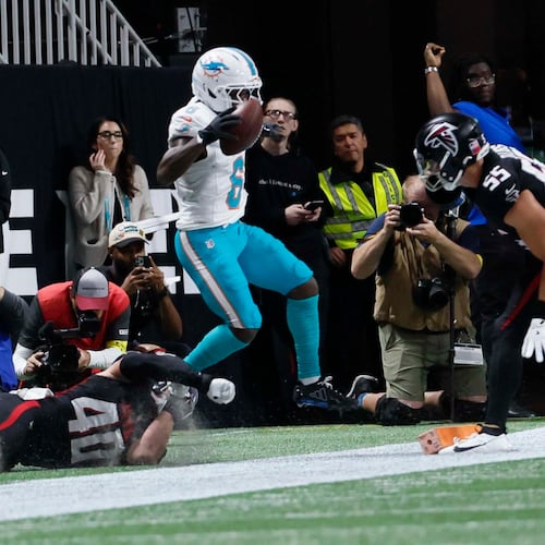 Miami Dolphins wide receiver Malik Washington (6) crosses the end zone for his touchdown during the first half of an NFL game against the Atlanta Falcons at Mercedes-Benz Stadium in Atlanta on Sunday, October 26, 2025. Washington played at Parkview High. (Miguel Martinez/ AJC)