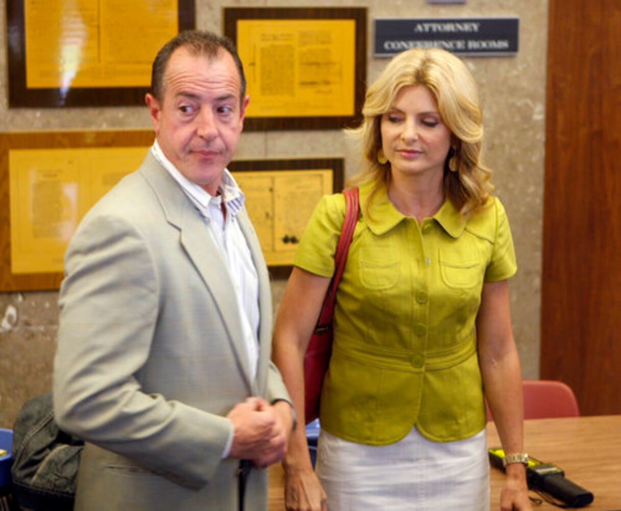 Lindsay Lohan turns herself in