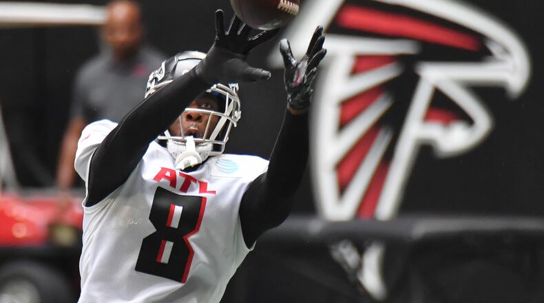 August 7, 2021 Atlanta - Atlanta Falcons tight end Kyle Pitts (8) makes a catch during the 2021 AT&T Atlanta Falcons Training Camp: Dirty Birds Open Practice at the Mercedes-Benz Stadium in Atlanta on Saturday, August 7, 2021. (Hyosub Shin / Hyosub.Shin@ajc.com)