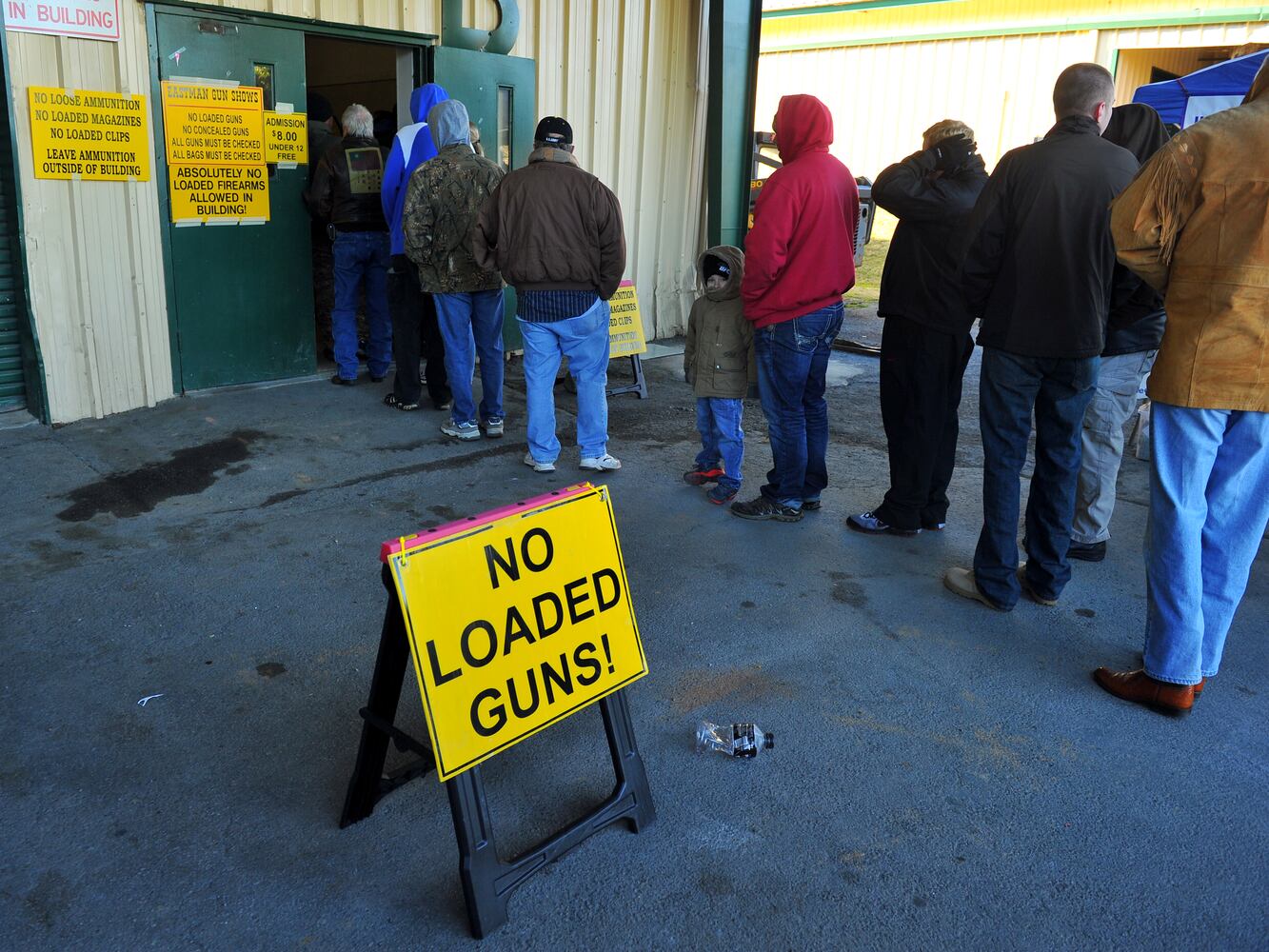 Long lines at Cobb gun show