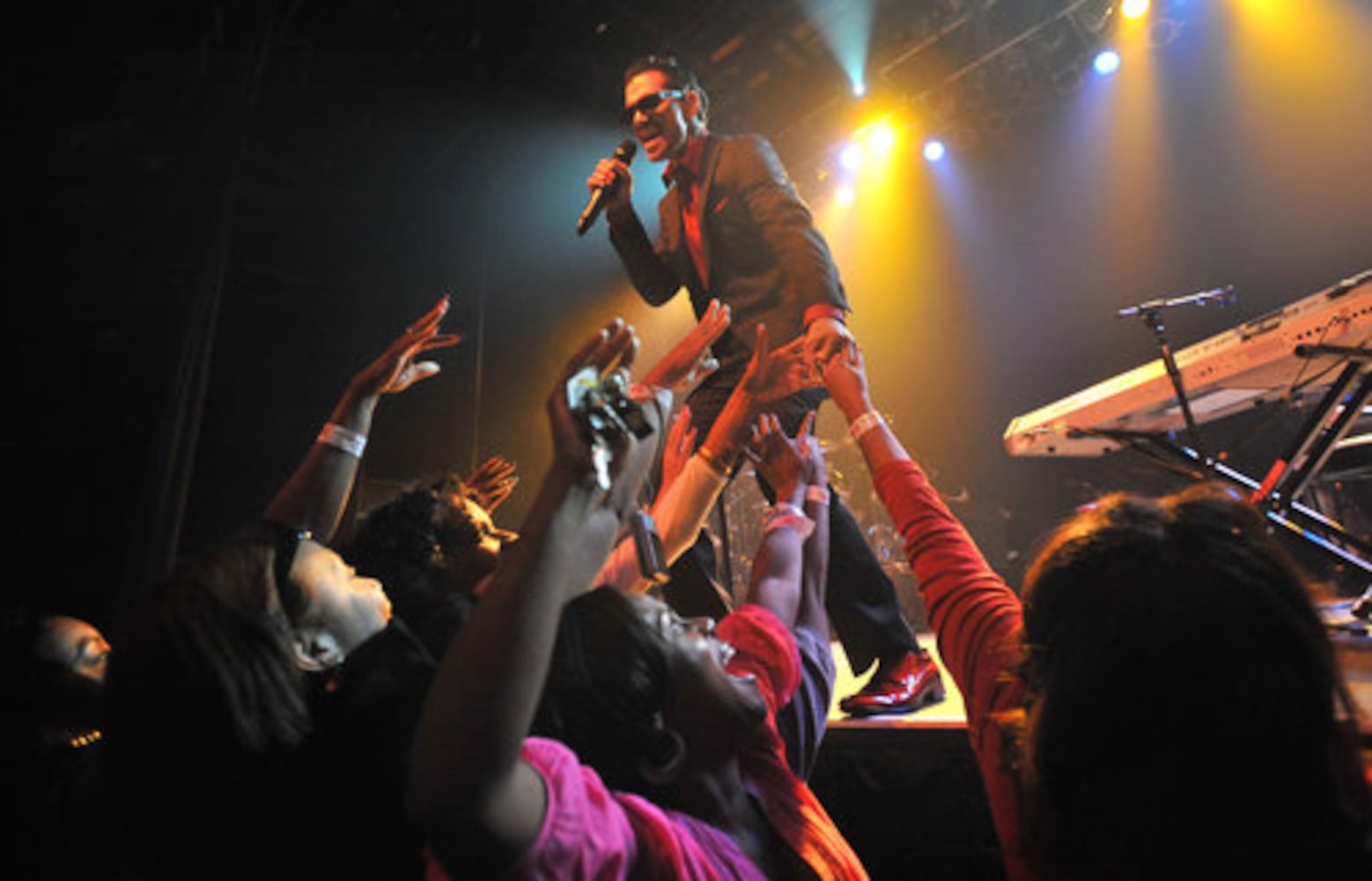 El DeBarge performs at Center Stage