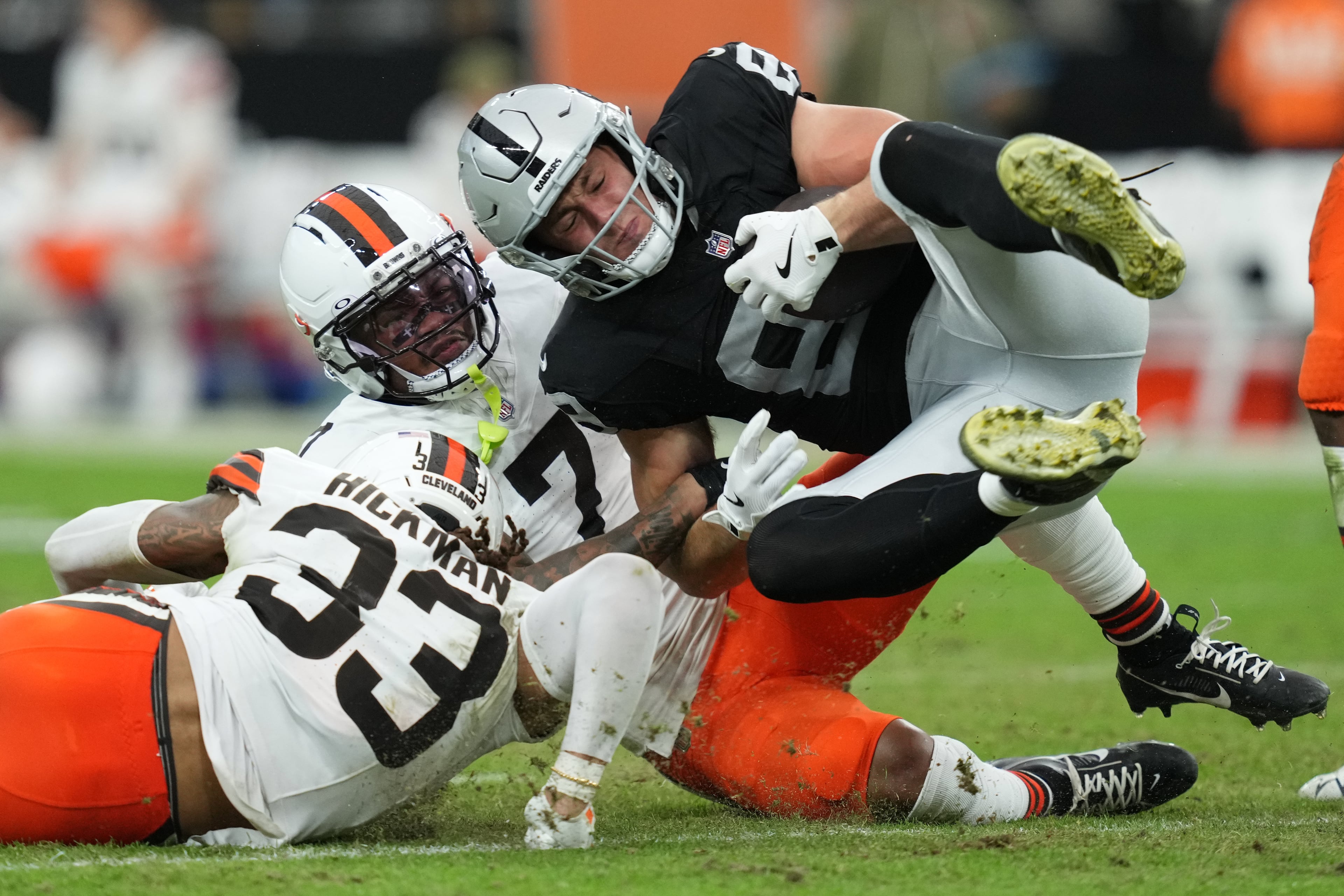 Cleveland Browns safety Ronnie Hickman (33) and Cleveland Browns cornerback Tyson Campbell (7) tackle Las Vegas Raiders tight end Brock Bowers (89) during the first half of an NFL football game Sunday, Nov. 23, 2025, in Las Vegas. (AP Photo/Candice Ward)